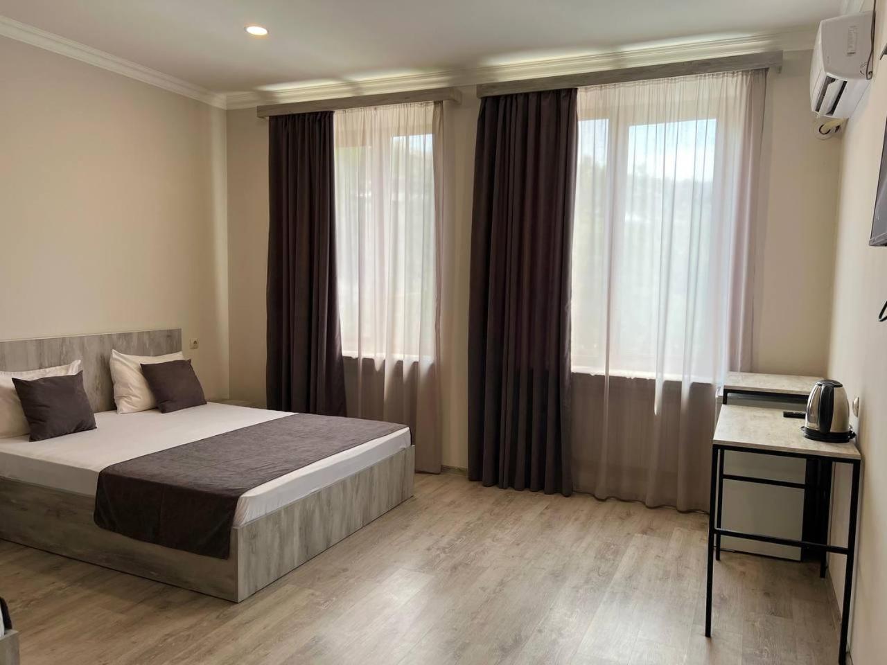 Hotel Menua Yerevan Ngoại thất bức ảnh