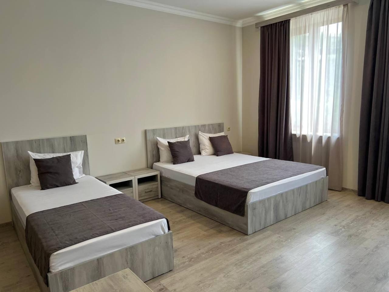 Hotel Menua Yerevan Ngoại thất bức ảnh