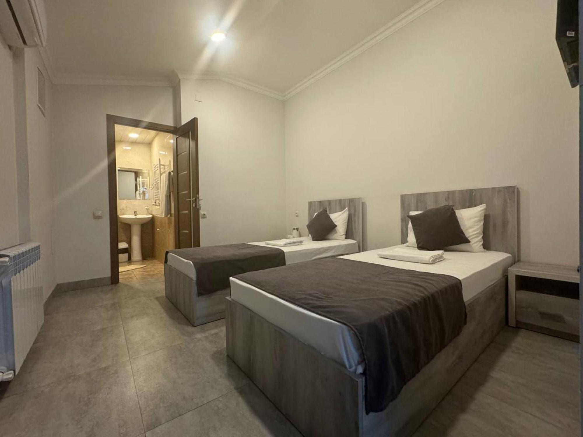 Hotel Menua Yerevan Ngoại thất bức ảnh